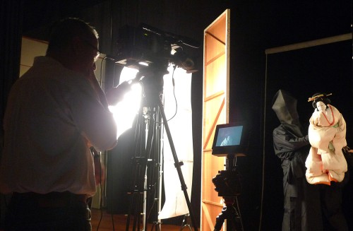 sugimoto grabando vídeo